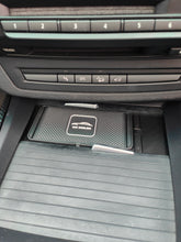 Load image into Gallery viewer, BMW X5/6 E70/71 wireless charging solution