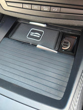 Load image into Gallery viewer, BMW X5/6 E70/71 wireless charging solution